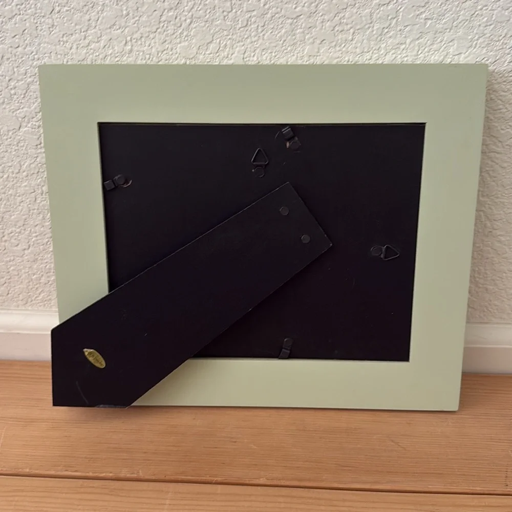 NWOT 10”x12” heavy pale green rustic look desk frame w/mat for 3.5”x5” photo